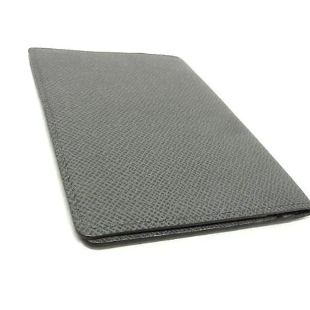 Louis Vuitton Couverture Passport Glacier Taiga